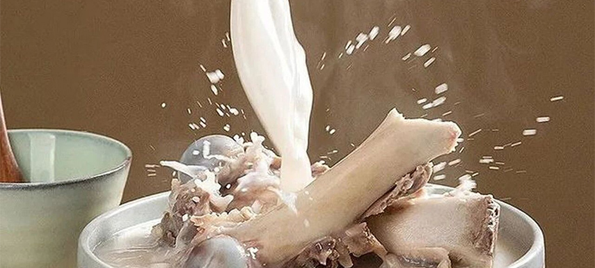  餛飩、炸雞、烤腸紛紛注入骨湯，新一輪凍品升級拼“骨氣”…